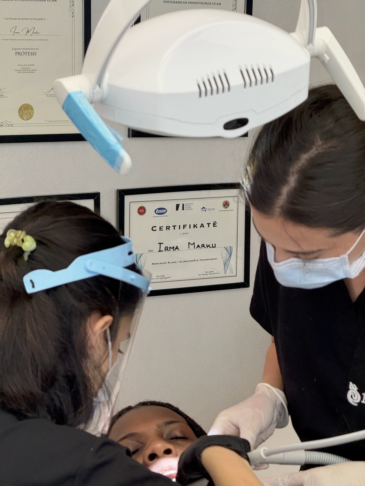Dr Malvina and Dr Ema during a treatment