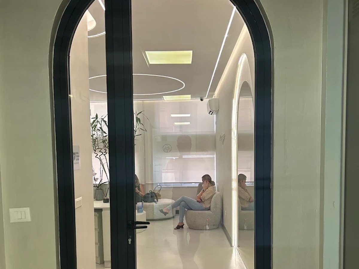 Hyrja e klinikës Dental Oasis